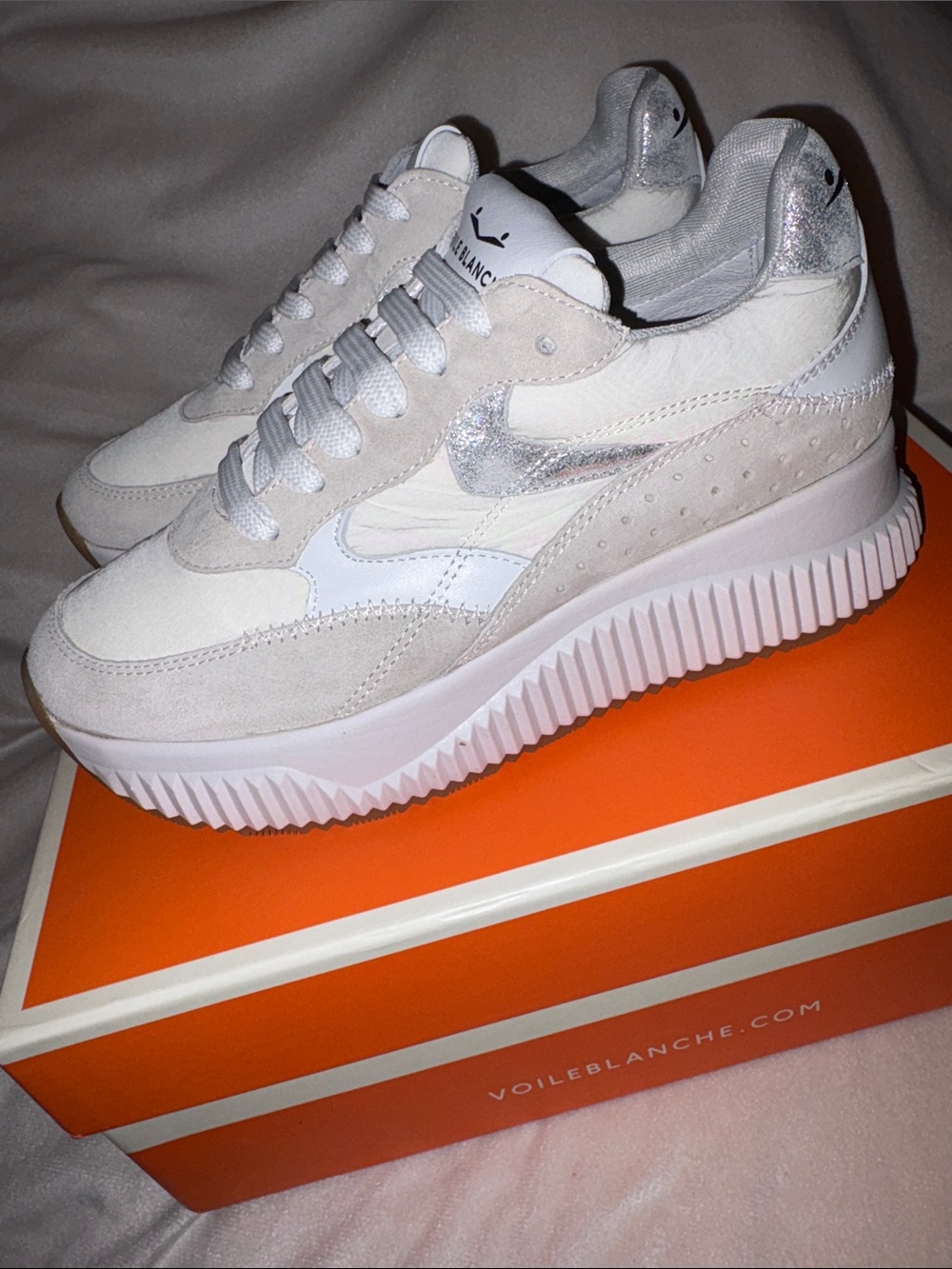 NWT VOILE BLANCHE Lana Fresh Metallic Sneaker in Ice-White - Picture 14 of 16